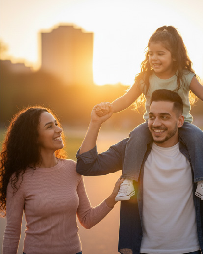 Familia disfrutando de energía y bienestar diario